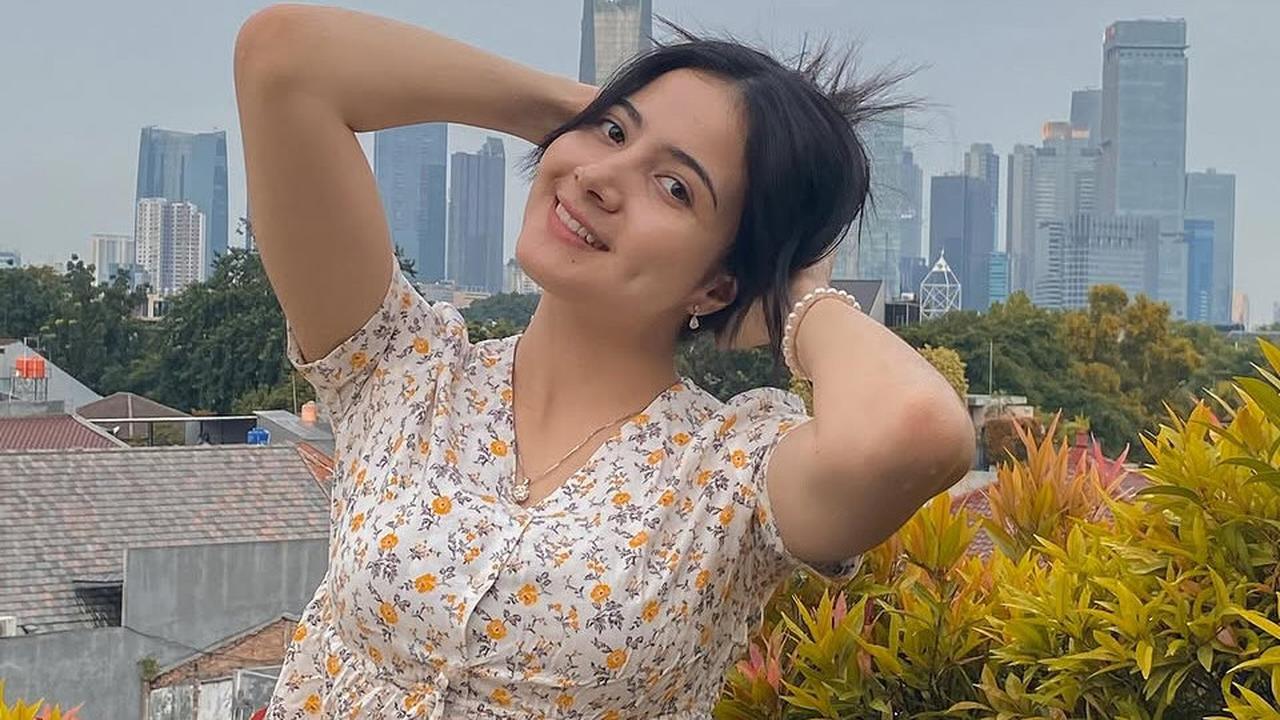 Bulan Sutena Langganan Viral di Media Sosial, Berikut Profil Penyanyi Asal Bali Berwajah Cantik dan Menawan