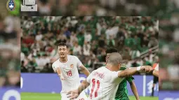 Pemain Timnas Indonesia, Ragnar Oratmangoen melepaskan tendangan yang berbuah gol ke gawang Arab Saudi pada laga matchday pertama putaran ketiga Kualifikasi Piala Dunia 2026 zona Asia Grup C di King Abdullah Sports City Stadium, Jeddah, Arab Saudi, Jumat (6/9/2024) dini hari WIB. (Instagram PSSI)