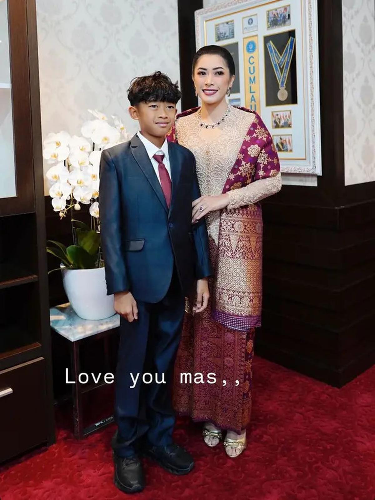 6 Gaya Kontras Kebaya Menantu Susilo Bambang Yudhoyono, Annisa Pohan dan Aliya Rajasa saat Hadir Pelantikan Prabowo-Gibran
