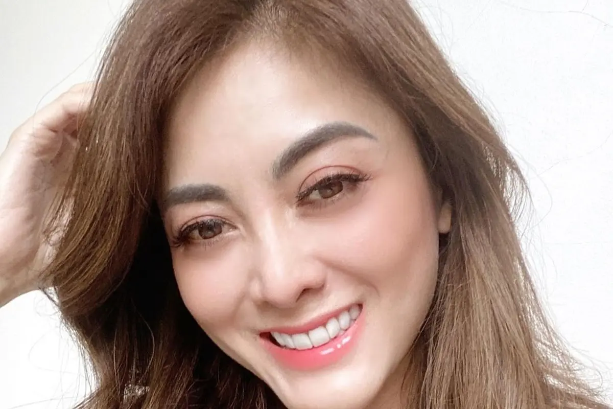 Dhena Devanka, istri Jonathan Frizzy (https://www.instagram.com/p/CQlGqL8hEHv/)