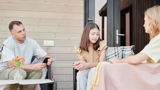 Cara Orangtua Mendukung Emosi Remaja