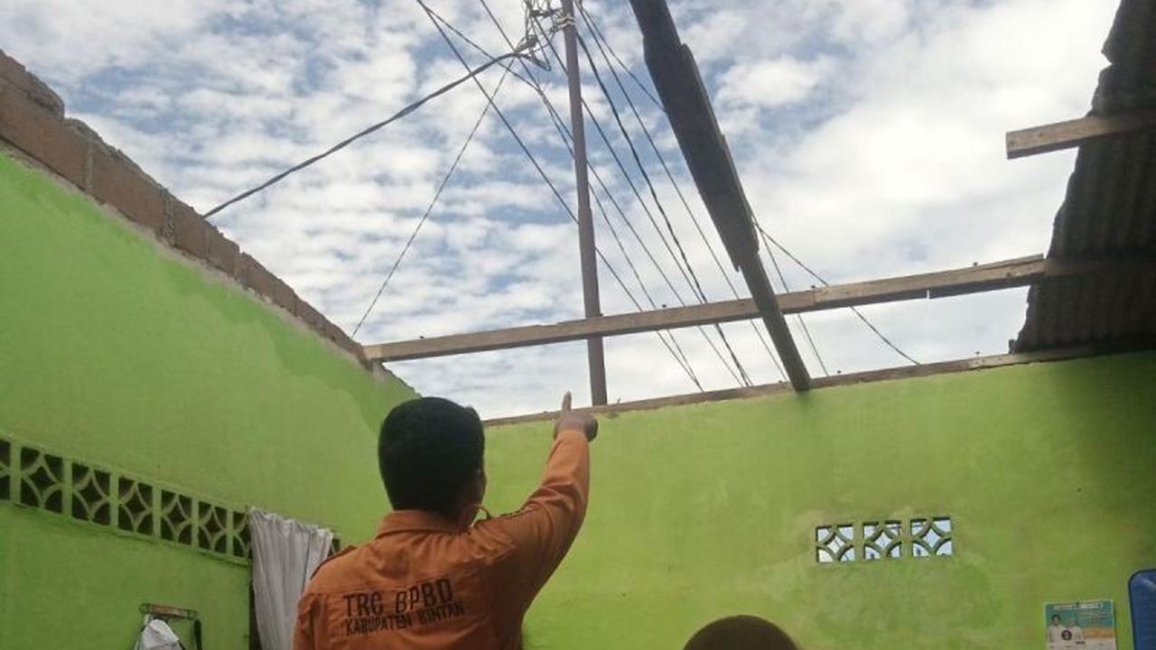Puting Beliung Bintan: Tiga Rumah Warga Rusak Dihantam Angin Kencang, BPBD Imbau Waspada Cuaca Ekstrem