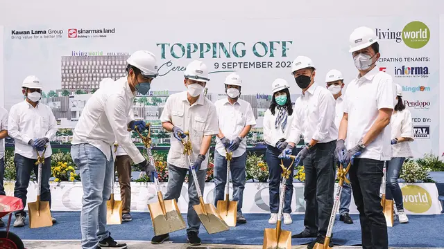 Acara seremoni Topping Off Mall Living World Kota Wisata Cibubur.