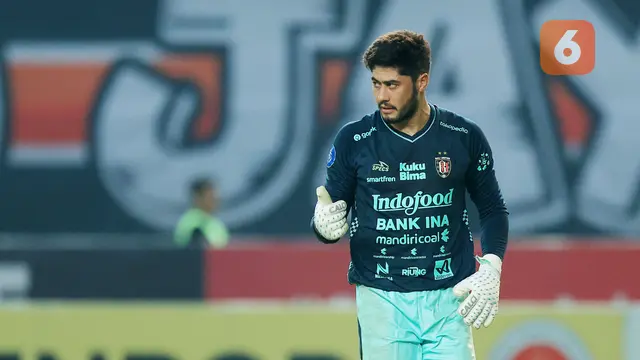 Foto: Aksi Guling-Guling Pemain Bali United yang Membuat Skuad Persija Jakarta Murka