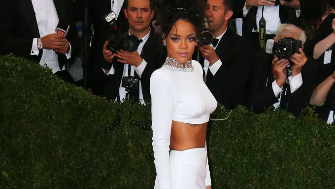[Fimela] Kostum Rihanna di Met Gala