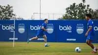Debut Mariano Peralta di Persib Bandung Tertunda