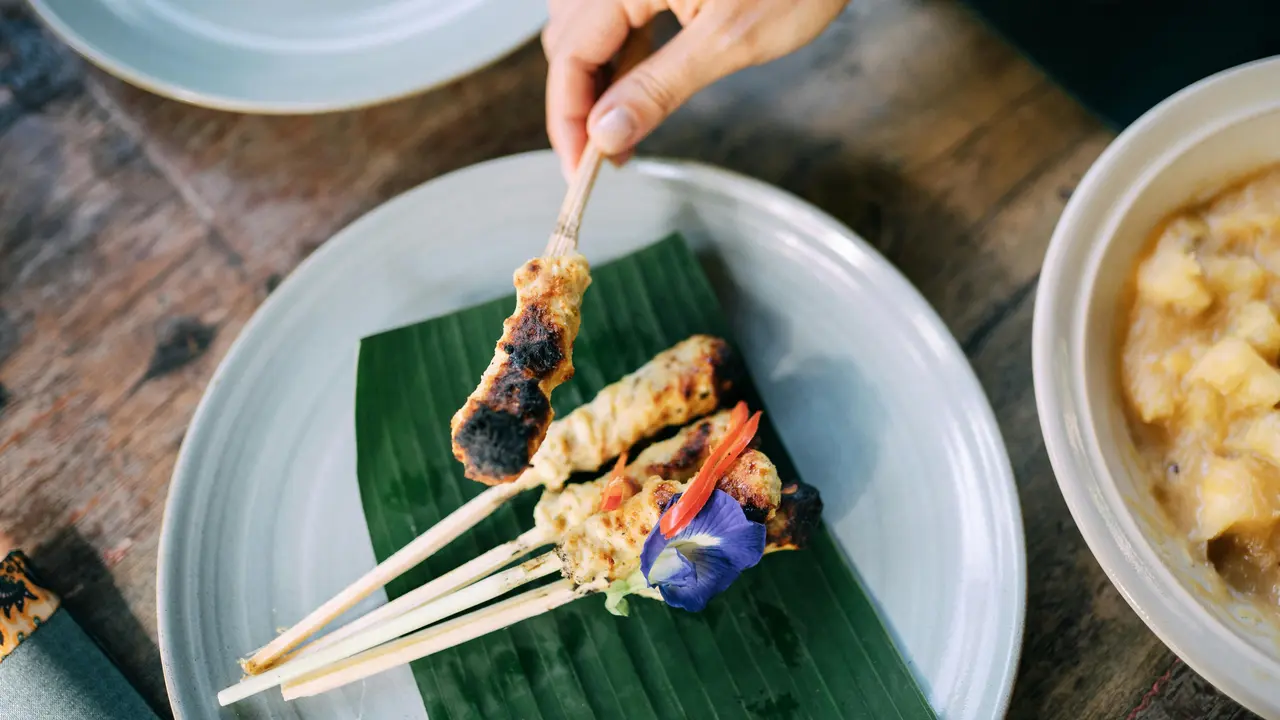 Ilustrasi Sate Lilit, Makanan Khas Bali