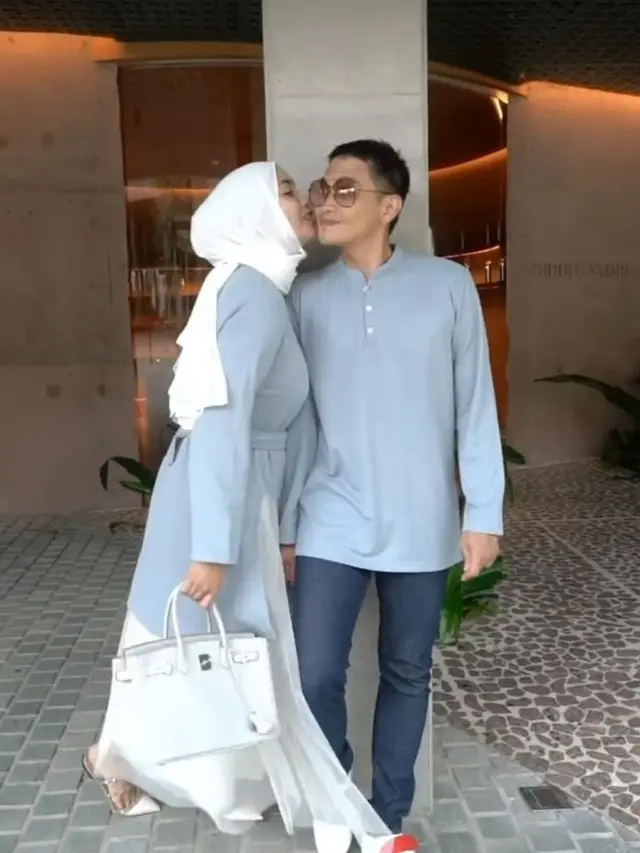 Inspirasi Outfit Couple Ala Citra Kirana dan Rezky Aditya
