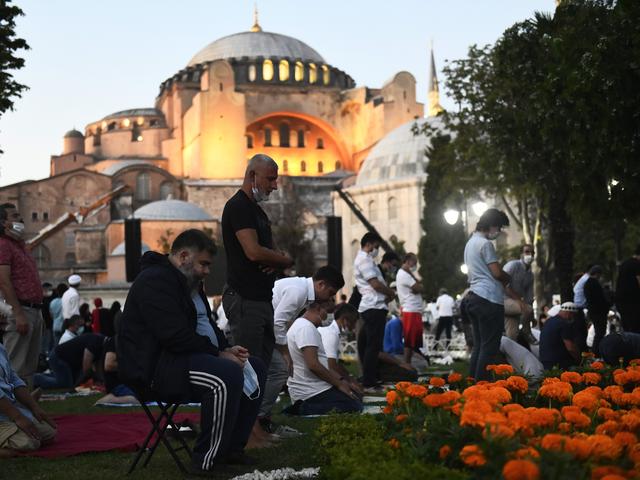 Ribuan Warga Hadiri Salat Jumat Pertama Di Hagia Sophia Turki Global Liputan6 Com