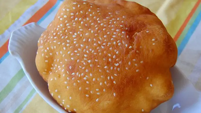 Roti goreng bantal/copyright saVUryandsweet