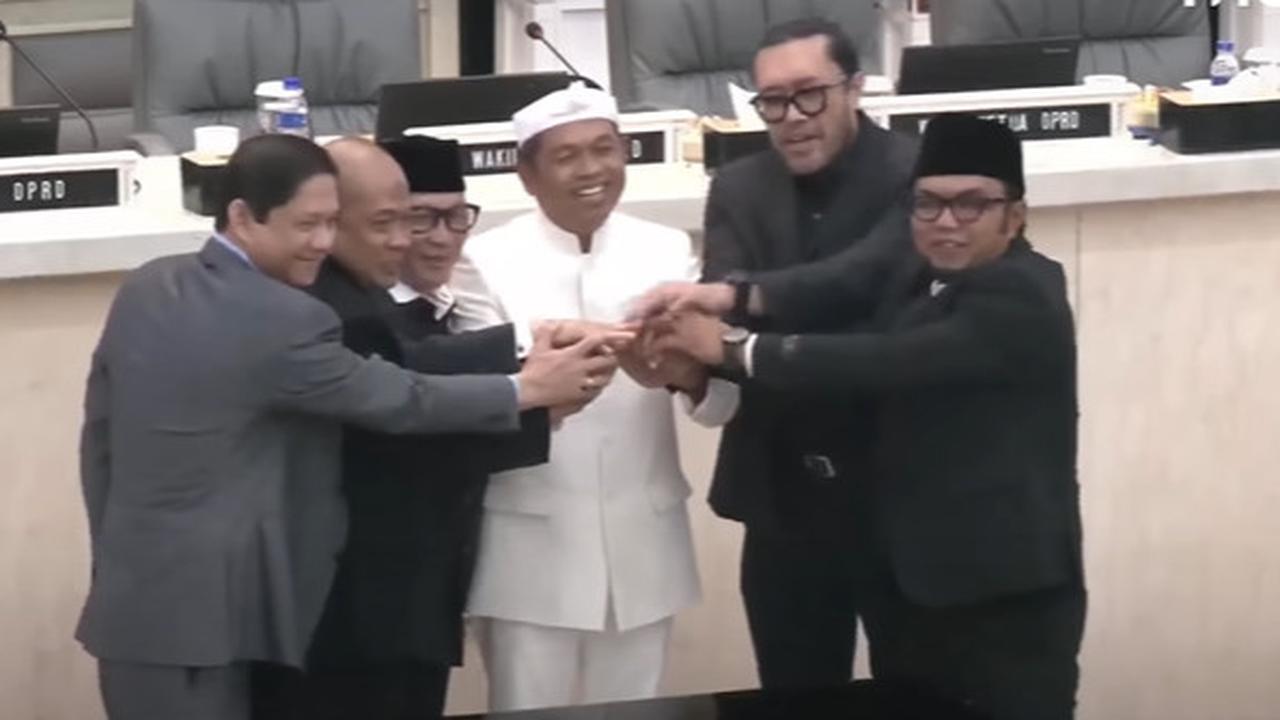 VIDEO: Depan DPRD Jabar, Dedi Mulyadi Singgung Kejutan-Kejutan Hingga Ajak Walkout Bersama