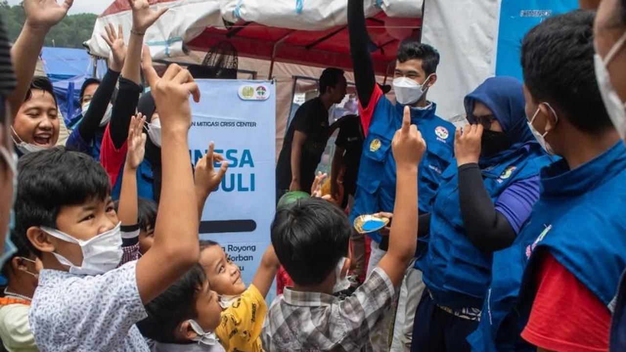 Aksi Sosial Unesa: Bantu Korban Banjir Sumatera dengan Pendidikan dan Pendampingan Psikologis