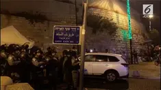 Pasukan keamanan Israel kembali bentrok dengan pemrotes Palestina di dekat Gerbang Singa, Jerusalem.