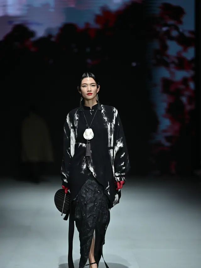 Rupa-rupa Kisah Budaya di PIFW 2025 Day 7 dari Cita Tenun Indonesia, Mel Ahyar Archipelago, hingga Danyo Hiyoji