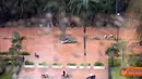 Citizen6, Jakarta: Mobil yang melintasi jalan Asia-Afrika Jakarta, banjir (Pengirim: Galih)