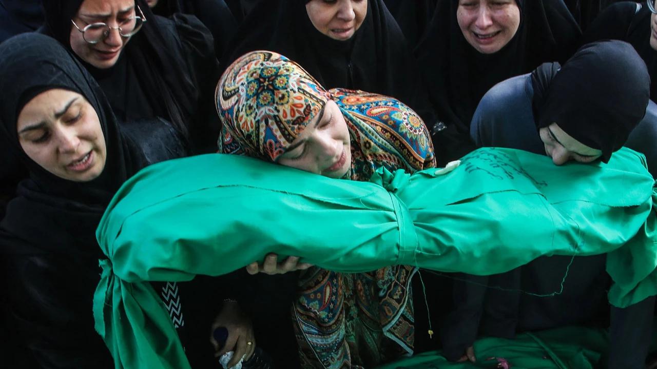 FOTO: Tangis Duka Warga Lebanon Setelah Serangan Israel