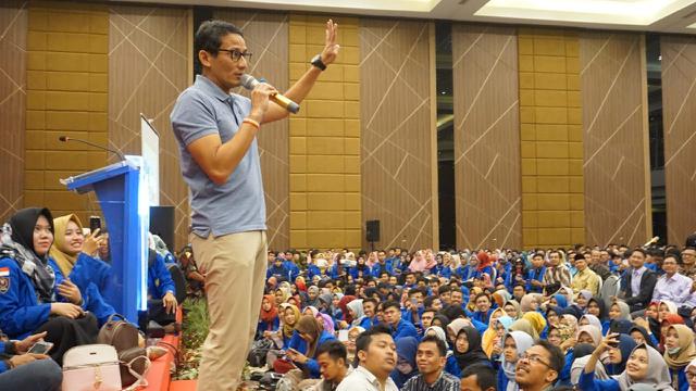 Sandiaga S Uno mengisi kuliah umum yang digelar UMP Purwokerto. (Liputan6.com/Galoeh Widura)