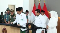 Presiden Jokowi didampingi Menhan Prabowo Subianto dan Gubernur Jawa Timur Khofifah Indar Parawansa meresmikan dua rumah sakit (RS) TNI di Surabaya. (Foto: Biro Pers Sekretariat Presiden)