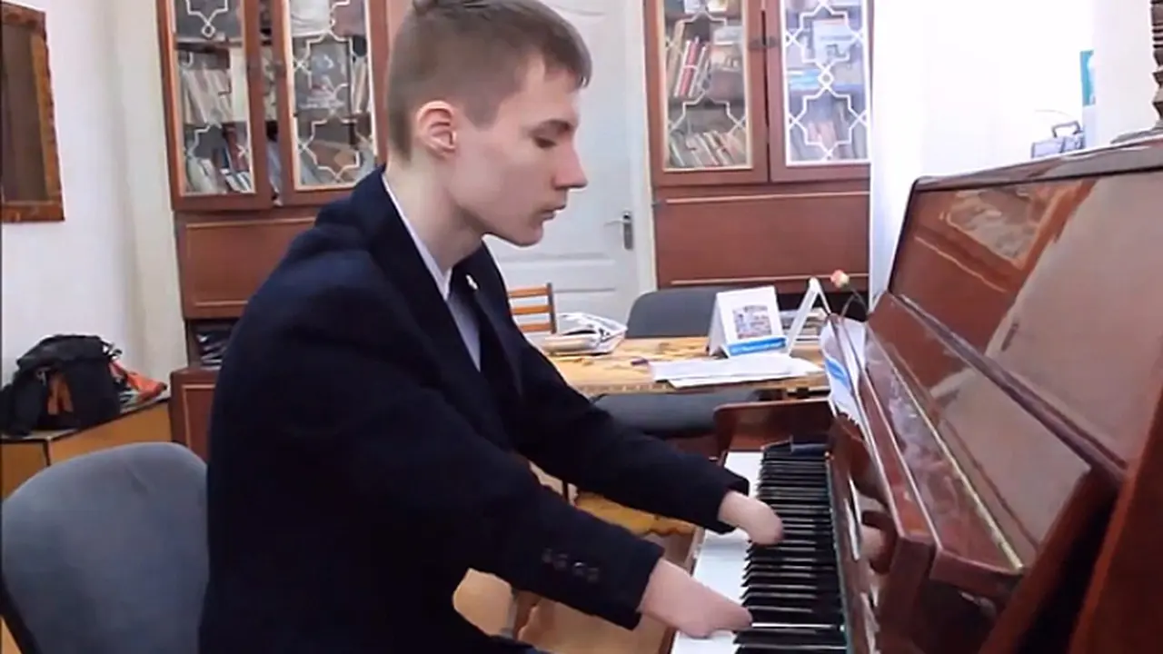 Alexei Romanov Bermain Piano Tanpa Jari Tangan, Remaja 16 Tahun Dipuji Netizen