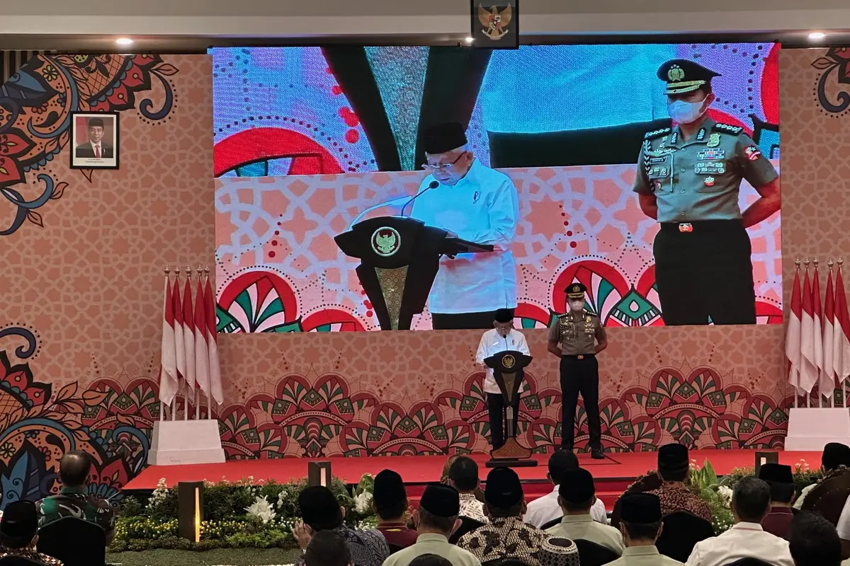 Wakil Presiden Ma’ruf Amin menghadiri acara silaturahmi Forum Kerukunan Umat Beragama dan Pengukuhan Komite Daerah Ekonomi dan Keuangan Syariah (KDEKS) Provinsi Gorontalo, Sulawesi Utara, Jumat (14/4/2023).