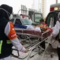 Sebanyak 11 jemaah haji sakit yang dirawat di Klinik Kesehatan Haji Indonesia (KKHI) Makkah dievakuasi ke Madinah menggunakan ambulans. (Nafiysul Qodar/Liputan6.com)