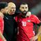 Pelatih Timnas Mesir, Hossam Hassan, memberikan arahan kepada anak asuhya saat melawan Benin pada babak 16 besar Piala Afrika 2025, di Stade Adrar, Agadir, Senin (5/1/2026). (AP Photo/Mosa'ab Elshamy)