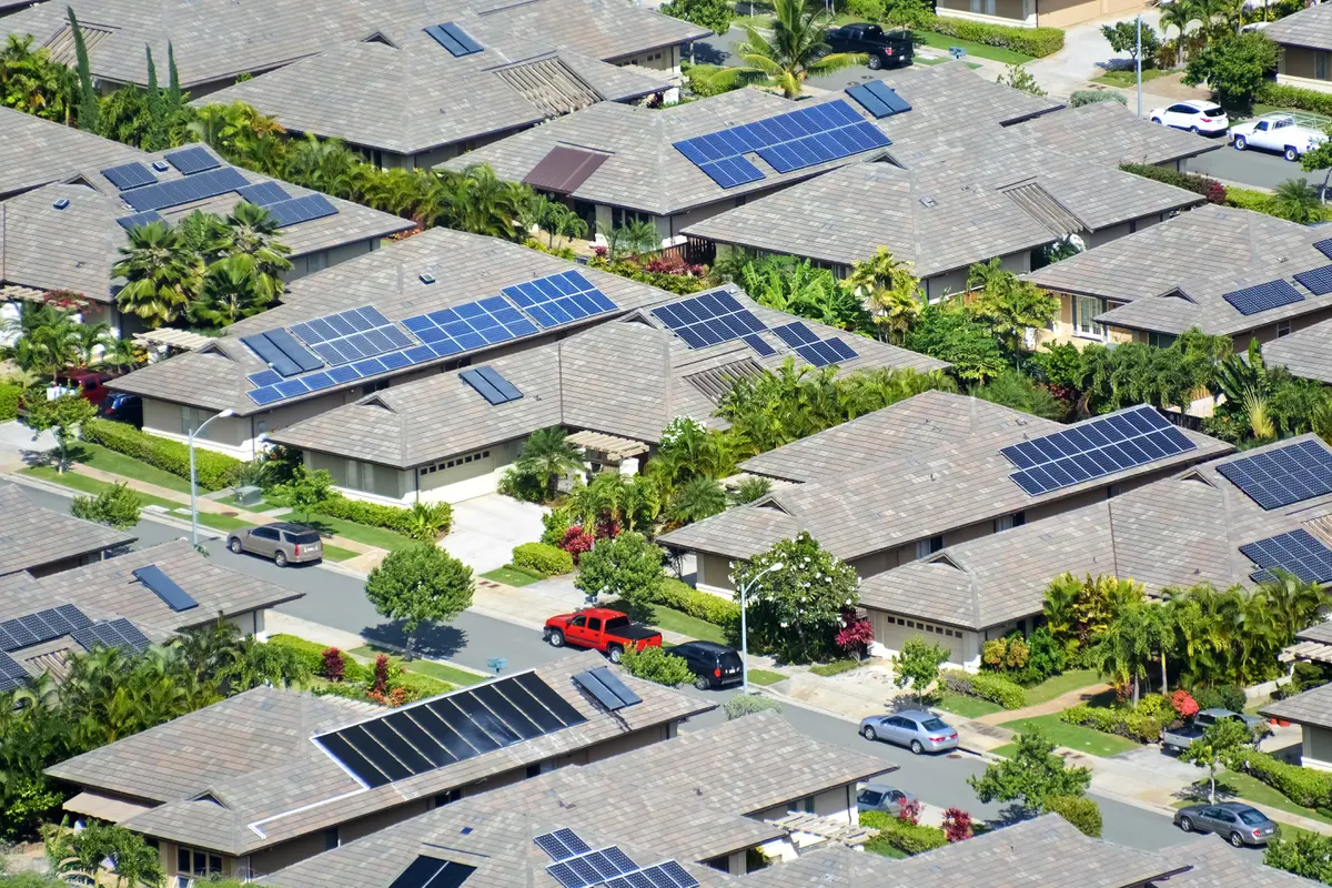 Ilustrasi energi alternatif, panel surya