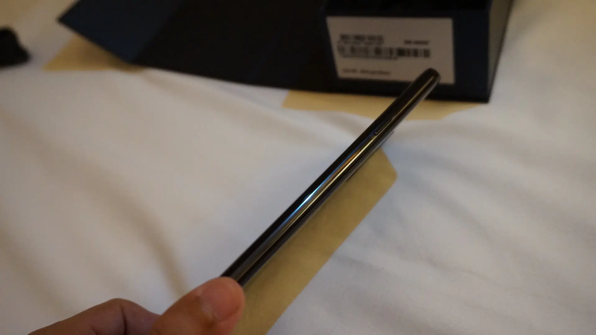 Sisi samping Galaxy S9 Plus (Liputan6.com/ Agustin Setyo W)