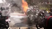 Foto sepeda motor terbakar di Kemlu. (Humas Polres Jakpus)