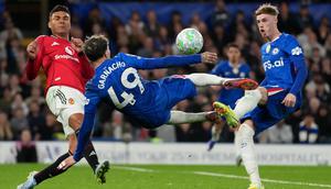 Cole Palmer (kanan) gagal mencetak gol saat Chelsea menelan kekalahan 0-1 dari Manchester United pada laga pekan ke-33 Premier League di Stamford Bridge, Minggu (19/04/2026) dini hari WIB. (AP Photo/Kirsty Wigglesworth)