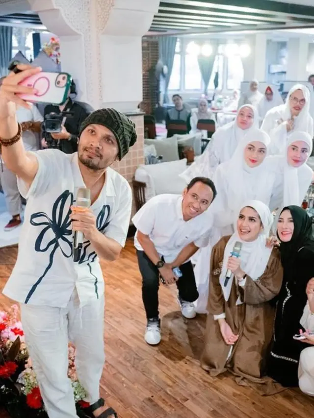 Celine Evangelista Berhijab