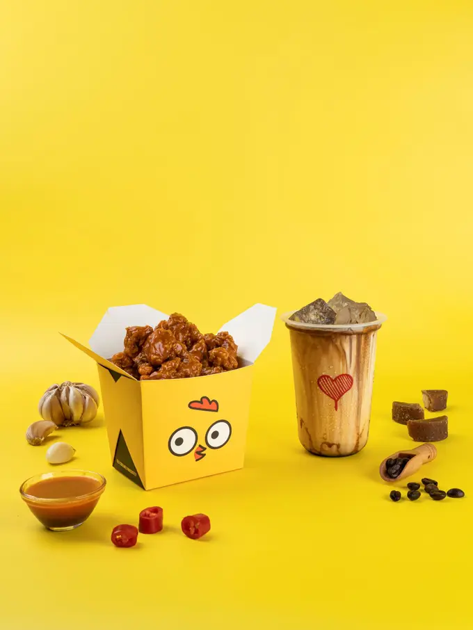 Menikmati Ayam Goreng dan Kopi Kekinian Sebagai Camilan Akhir Pekan