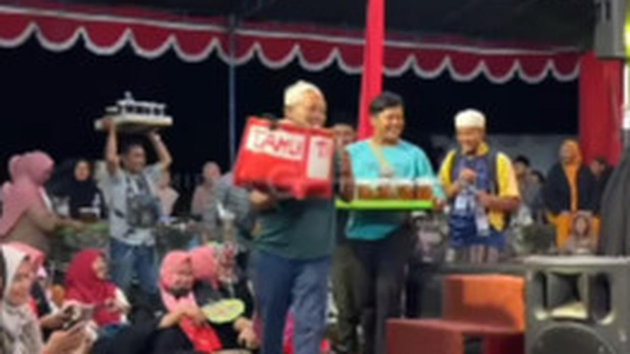 Usai Viral Lempar Kata Kasar ke Penjual Es Teh, Gus Miftah Bagikan Momen saat Borong Dagangan