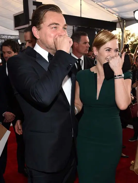 Dalam foto yang tersebar di sejumlah media Internasional, saat itu Kate memakai bikini berwarna oranye dan ditutupi kaos putih pada bagian tubuhnya. (AFP/Dimitrios Kambouris)