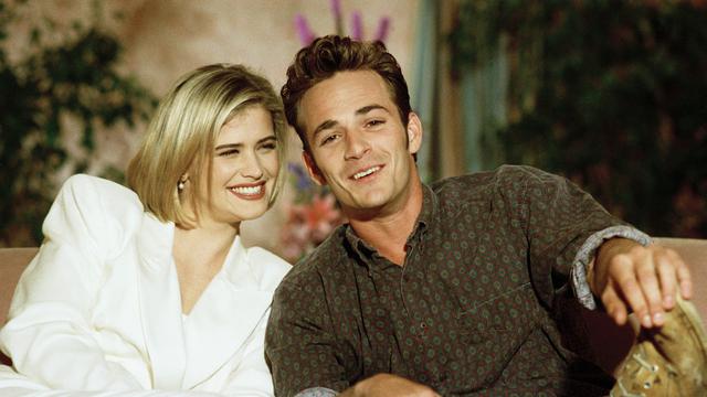 Kristy Swanson dan Luke Perry, pemain Buffy the Vampire Slayer. (AP Photo/Mark Terrill)