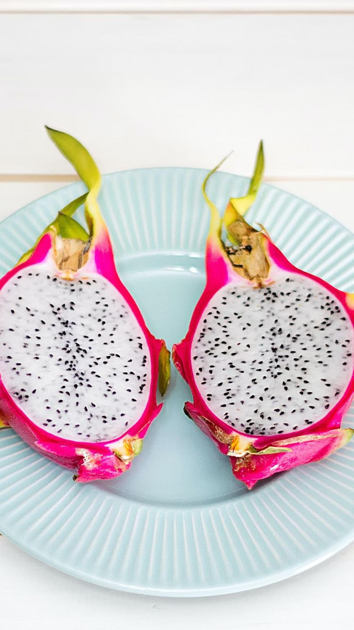 <b>1. Buah Naga</b><br>