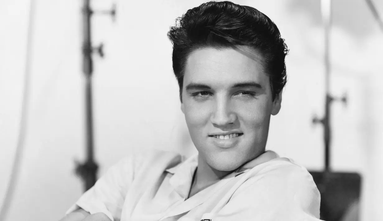 Dilansir dari Ranker, penulis biografi Elvis Presley, penyanyi tersebut miliki banyak pengalam dengan alien. (PopSugar UK)