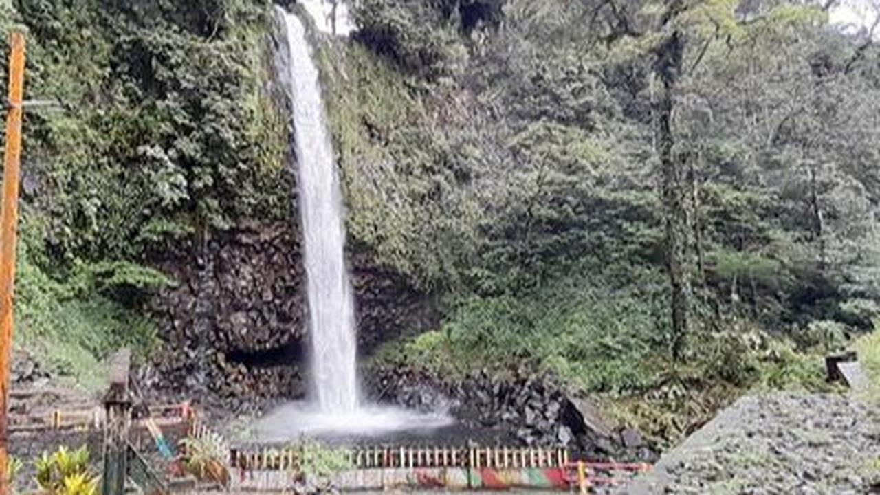 Berkunjung ke Air Terjun Lembah Anai, Objek Wisata yang Berada Tepat di Pinggir Jalan