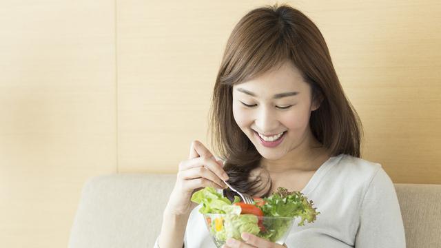 Tips Mengatasi Bibir yang Kering dan Pecah biar Tetap Segar dan Cantik Selama Puasa