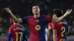 Penyerang Barcelona, Robert Lewandowski melakukan selebrasi usai mencetak gol pertama untuk timnya saat pertandingan Liga Spanyol melawan Getafe CF di Estadi Olimpic Lluis Companys, Barcelona, Rabu 25 September 2024 atau Kamis (26/9/2024) dini hari WIB. (LLUIS GENE/AFP)