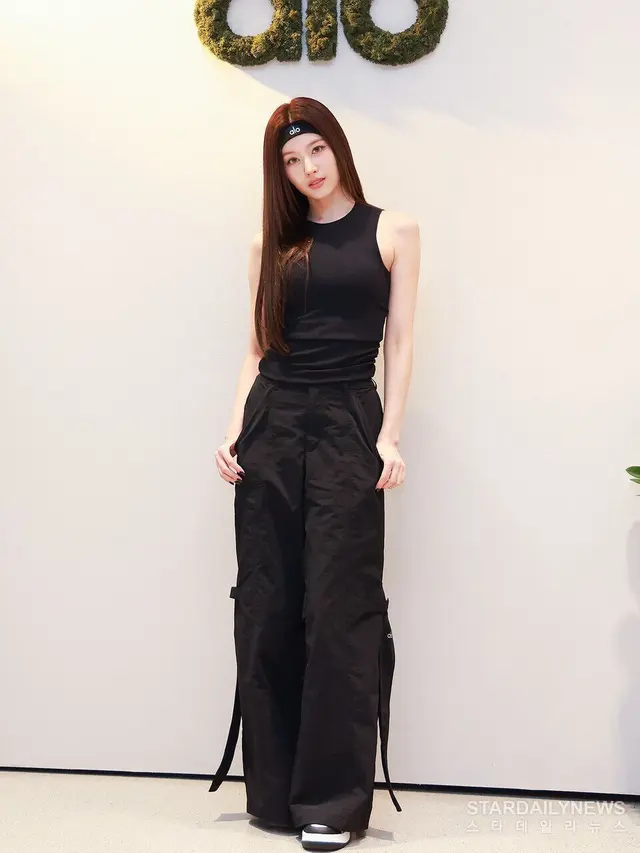 Bertabur Bintang Besar, 6 Gaya Athleisure Jisoo BLACKPINK, Jin BTS, hingga Ningning aespa di Pembukaan Toko Pertama Alo di Asia