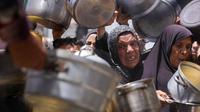 Sebelumnya, Integrated Food Security Phase Classification (IPC)—skala peringatan ketahanan pangan— pada Senin (12/5/2025) mengeluarkan rilis analisis yang mengungkap satu dari lima warga Gaza atau sekitar 500.000 orang, berada di ambang kelaparan. (Bashar TALEB/AFP)