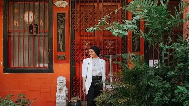 10 Ide OOTD Blazer Casual Hijab dari Dinda Hauw hingga Citra Kirana