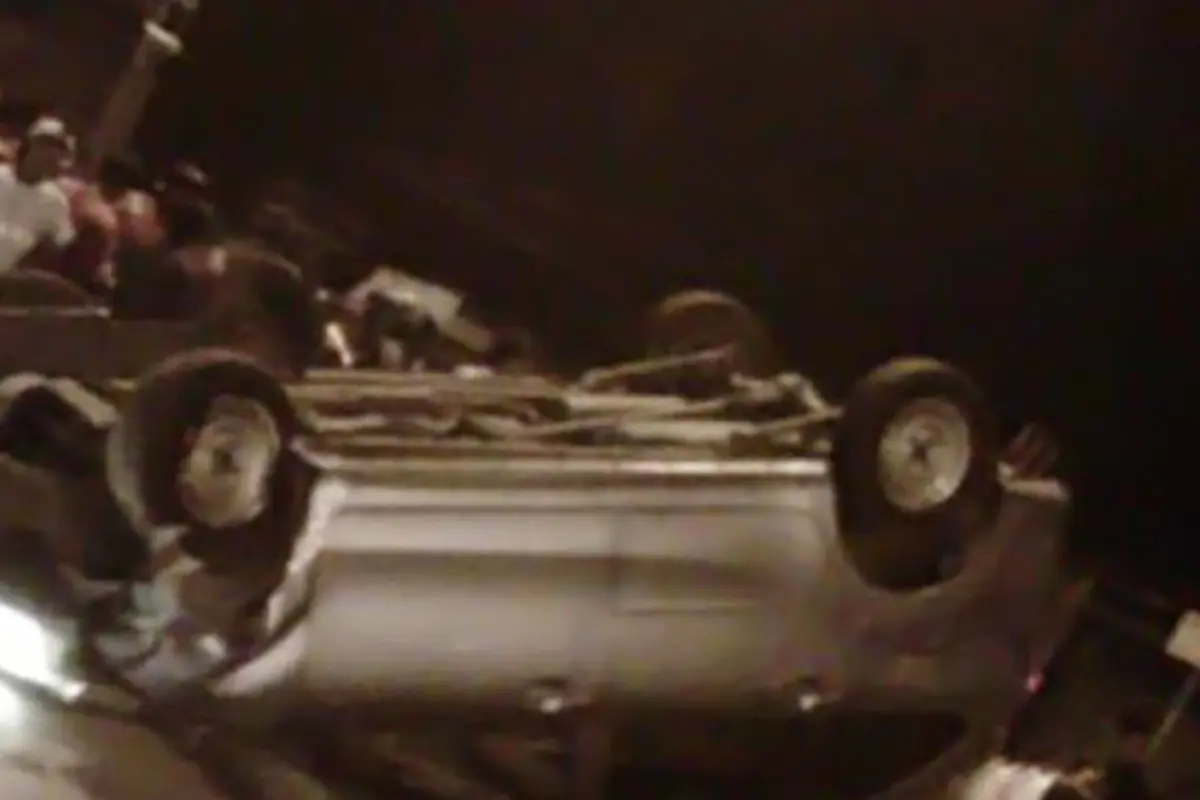 kecelakaan-mobil-131205b.jpg