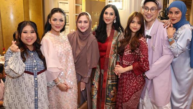 5 Potret Buka Puasa Diah Permatasari, Fuji hingga Kris Dayanti Kompak Bersama