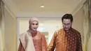 Secara keseluruhan paduan hijab yang digunakan disesuaikan dengan warna baju dengan dengan styling modern. [Foto: Instagram/ Syahnaz Sadiqah]