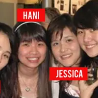 Empat foto yang diambil saat Jessica, Mirna, dan Hani masih di Australia ini memperlihatkan bagaimana hubungan ketiganya dulu. 
