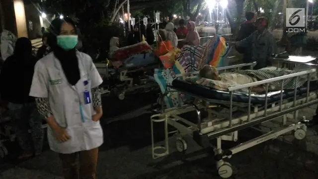 PHOTO: Gempa Guncang Pulau Jawa, Rumah Sakit di Banyumas Rusak Parah