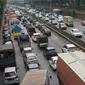 Kendaraan melintasi Tol JORR di kawasan Jakarta Selatan, Selasa (8/10/2019). Kepala Badan Pengatur Jalan Tol (BPJT) Kementerian PUPR Danang Parikesit menegaskan ada 21 ruas tol yang akan mengalami kenaikan tarif. (Liputan6.com/Immanuel Antonius)