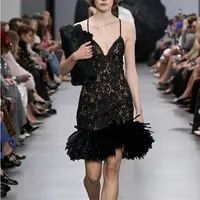 Deretan koleksi terbaru dari Michael Kors yang hadirkakan nuansa musim panas yang romantis.